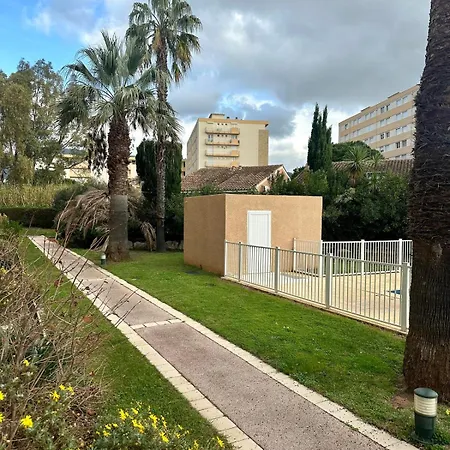 Cozy T2 Avec Piscine Apartamento